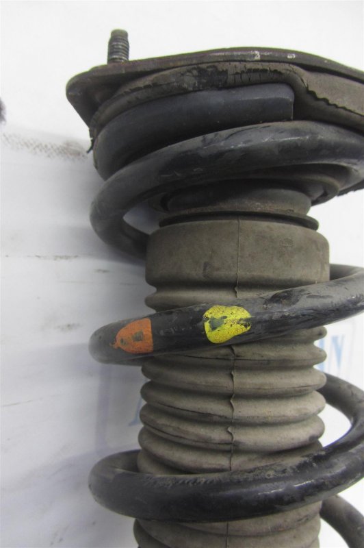 Амортизатор передний левый INFINITI G35 03-07 Седан 3.5 Амортизатор передний левый INFINITI G35 03-07 Седан 3.5