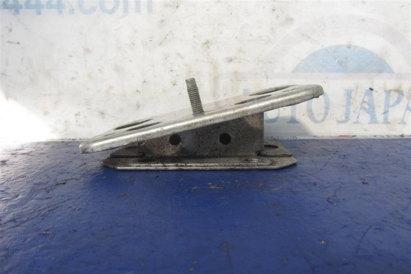 Кронштейн усилителя заднего бампера правый INFINITI G35 03-07 Седан 3.5