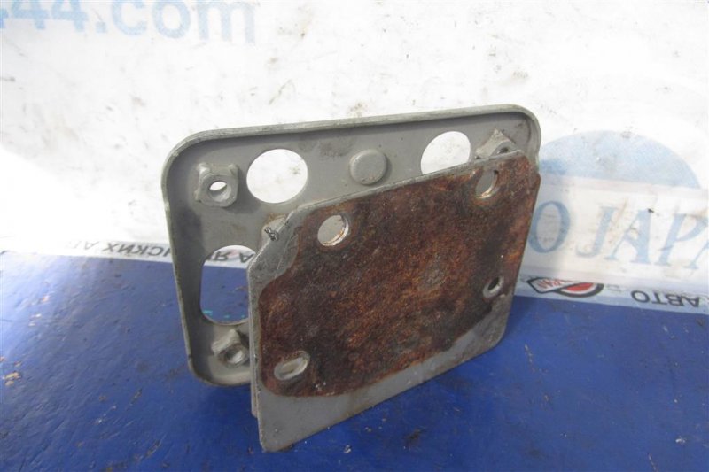 Кронштейн усилителя заднего бампера левый G35 03-07 2006 Седан 3.5