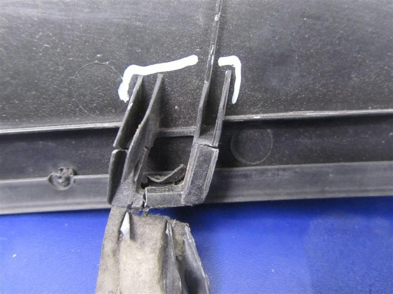 Пластик под лобовое стекло / Жабо SANTA FE (TM) 18-23