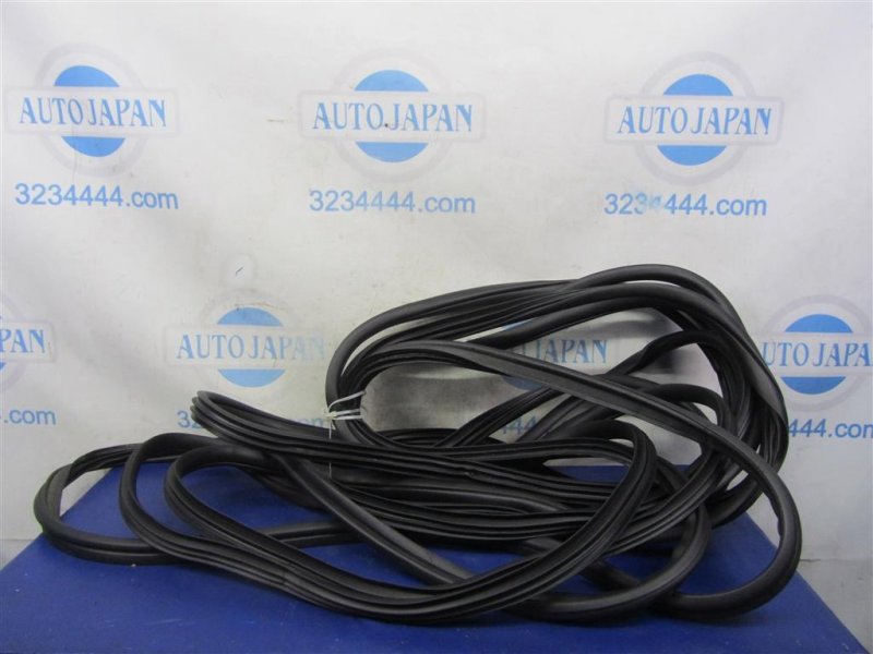 Уплотнитель двери HYUNDAI SANTA FE (TM) 18-23 82110-S1000 Б/У