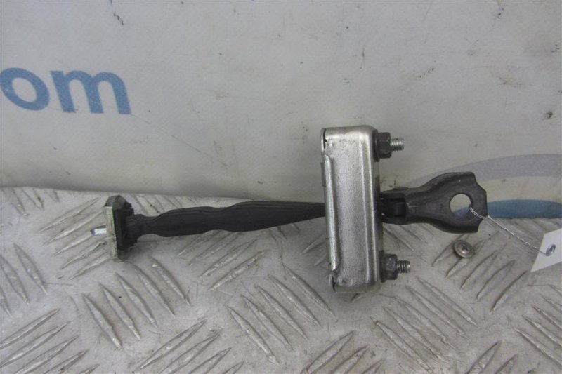 Ограничитель двери передний правый INFINITI Q50 15-20 Седан 3.0 VR30DDTT