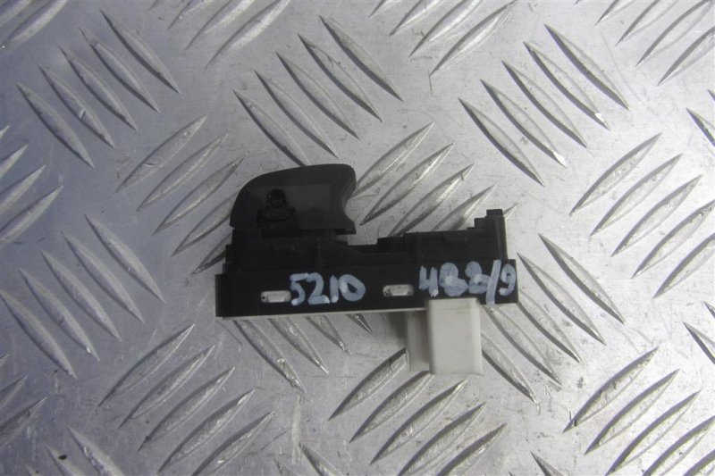 Запчасть кнопка стеклоподъемника передняя правая MAZDA 3 BL 09-13 2009 Седан 2.0 BBM2-66-370 Б/У Кнопка стеклоподъемника передняя правая MAZDA 3 BL 09-13 2009 Седан 2.0 BBM2-66-370 Б/У