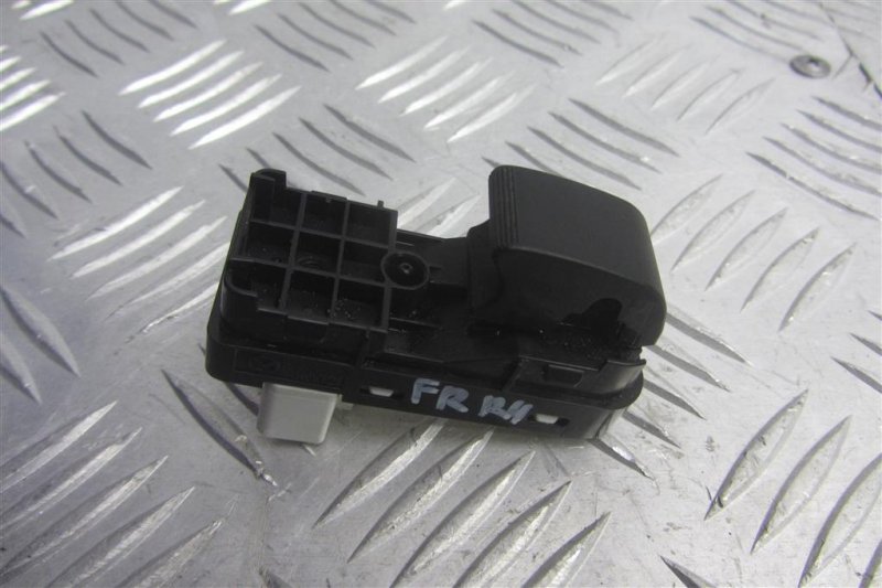 Кнопка стеклоподъемника передняя правая MAZDA 3 BL 09-13 Седан 2.0 Кнопка стеклоподъемника передняя правая MAZDA 3 BL 09-13 Седан 2.0