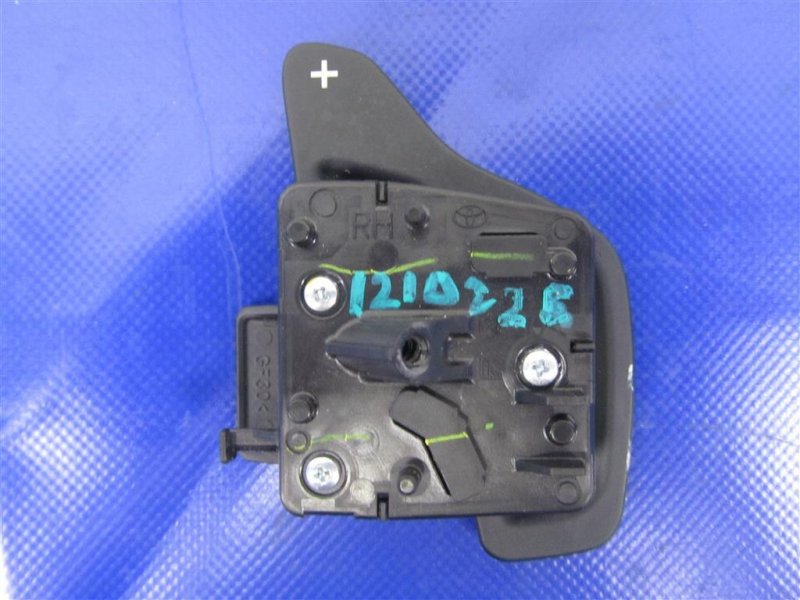 Запчасть лепестки переключения передач правые TOYOTA CAMRY 55 14-17 2016 ASV50 2.5 2ARFE 84610-12130 Б/У Лепестки переключения передач правые TOYOTA CAMRY 55 14-17 2016 ASV50 2.5 2ARFE 84610-12130 Б/У