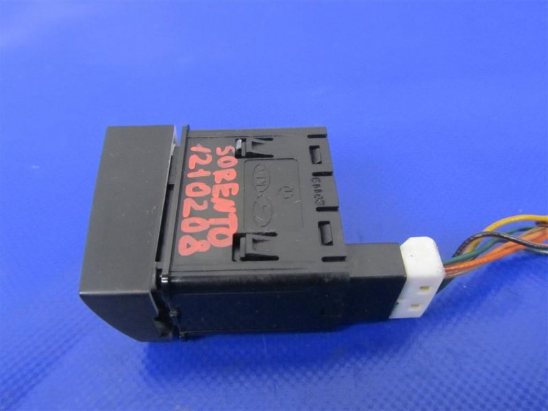 Кнопка обогрева сидений правая KIA SORENTO XM 09-14 Внедорожник 2.4