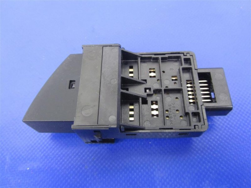 Кнопка аварийной сигнализации CT200 11-17 2012 Хетчбек 1.8