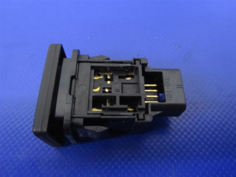 Кнопка открывания бензобака LEXUS CT200 11-17 Хетчбек 1.8