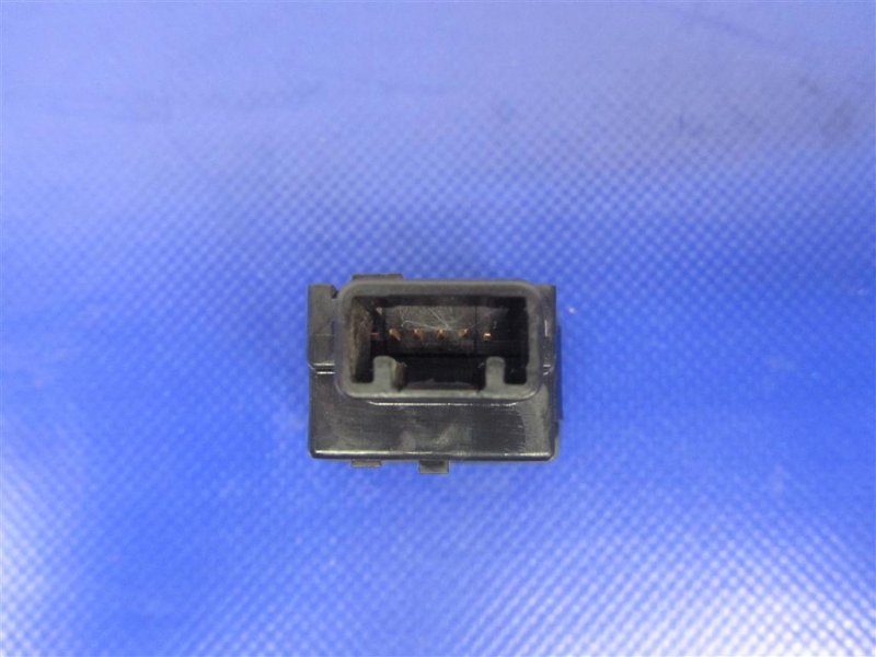 Кнопка открывания бензобака CT200 11-17 2012 Хетчбек 1.8