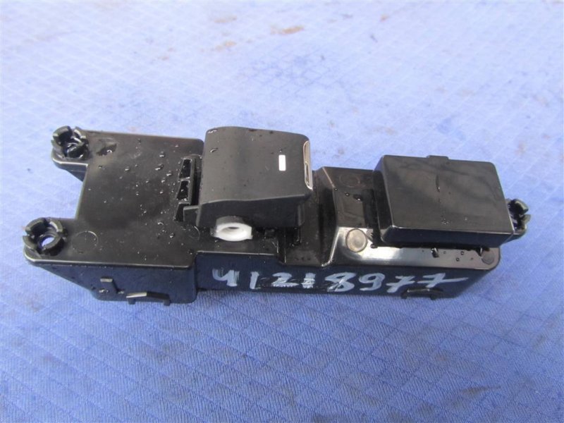 Кнопка стеклоподъемника HYUNDAI TUCSON TL 15-20 93580-D31104X Б/У