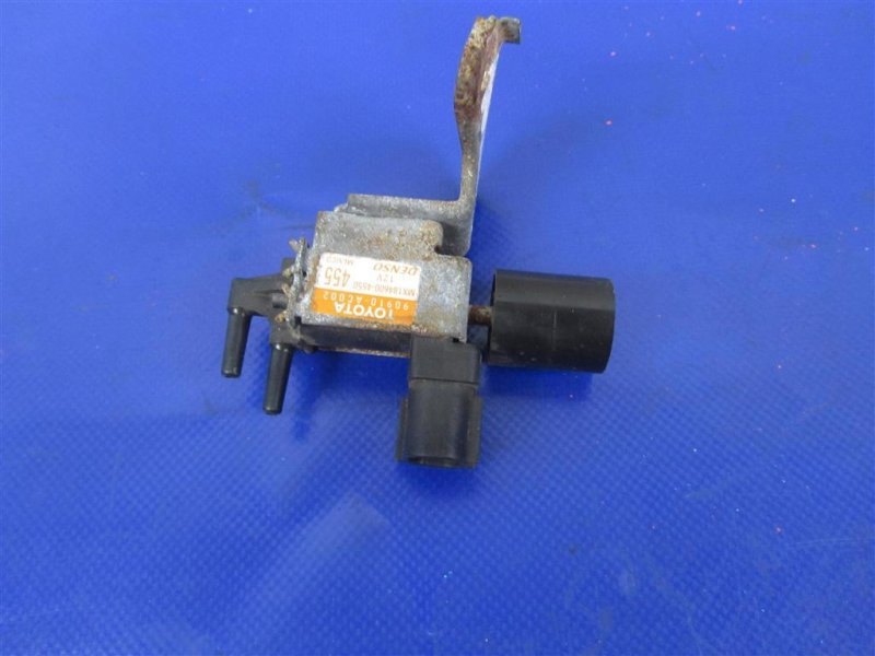 Запчасть клапан электромагнитный (вакуумный) TOYOTA AVALON 05-12 2005 GSX30 3.5 2GR-FE 90910-AC002 Б/У Клапан электромагнитный (вакуумный) TOYOTA AVALON 05-12 2005 GSX30 3.5 2GR-FE 90910-AC002 Б/У