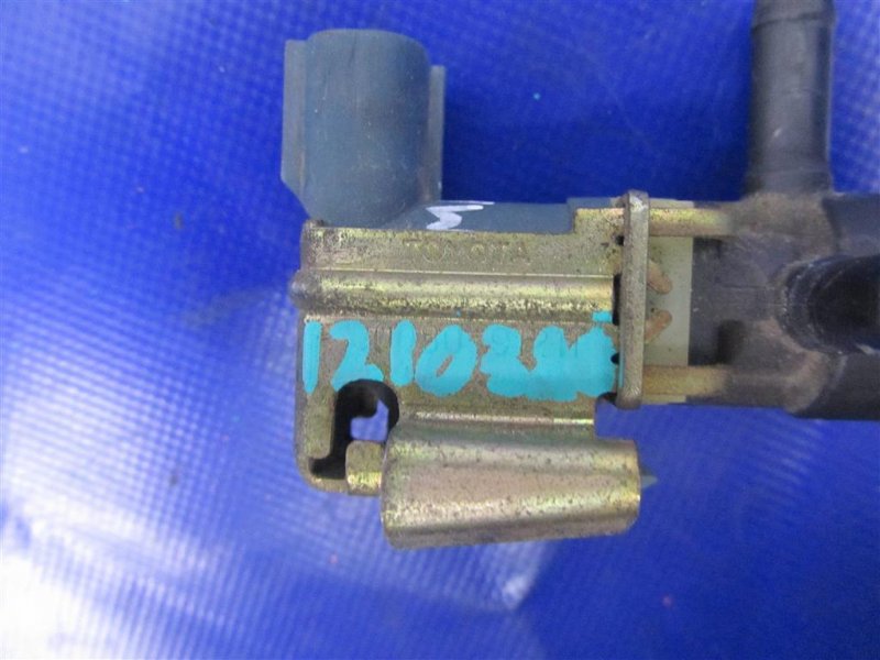 Клапан электромагнитный (вакуумный) MATRIX 02-08 2002 ZZE132 1.8L 1ZZ-FE Клапан электромагнитный (вакуумный) MATRIX 02-08 2002 ZZE132 1.8L 1ZZ-FE