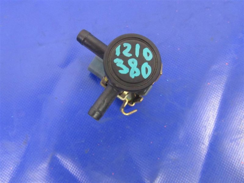 Клапан электромагнитный (вакуумный) TOYOTA MATRIX 02-08 ZZE132 1.8L 1ZZ-FE Клапан электромагнитный (вакуумный) TOYOTA MATRIX 02-08 ZZE132 1.8L 1ZZ-FE