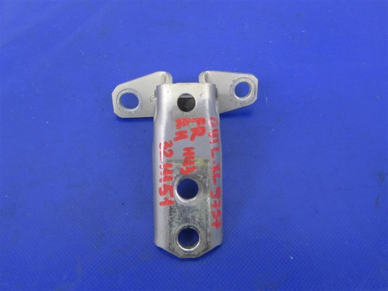 Петля двери верхняя передняя правая MITSUBISHI OUTLANDER XL 05-13 2006 Внедорожник 3.0 5702A005 Б/У