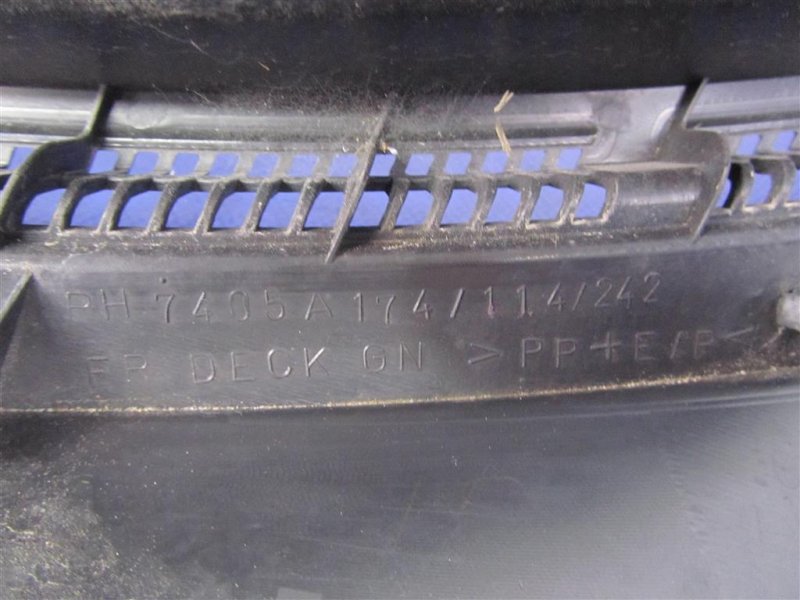 Пластик под лобовое стекло / Жабо OUTLANDER XL 05-13 2007 Внедорожник 3.0