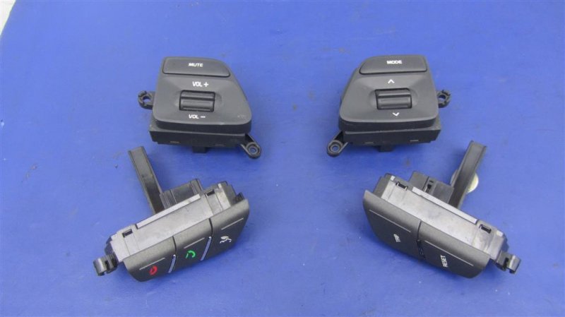 Кнопки на руль KIA FORTE YD 12- 2015 YD 1.8 G4NB 96710-A7200K3S Б/У