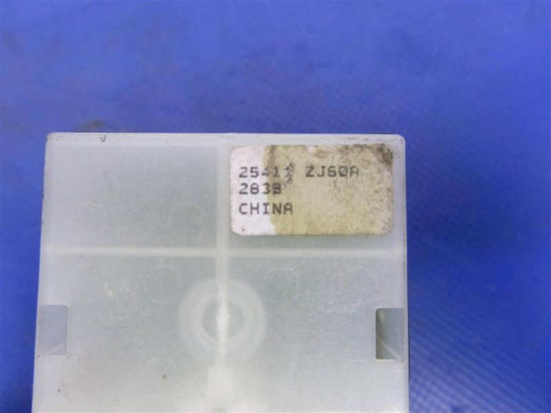 Кнопка стеклоподъемника SENTRA (B16) 06–12