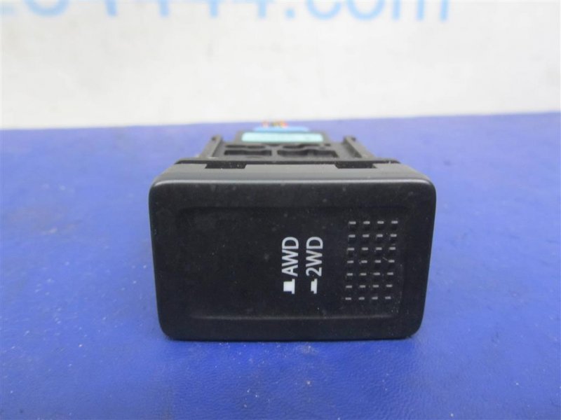 Кнопка включения полного привода SUZUKI KIZASHI 09-14 2010 Седан 2.4 37790-57L00 Б/У