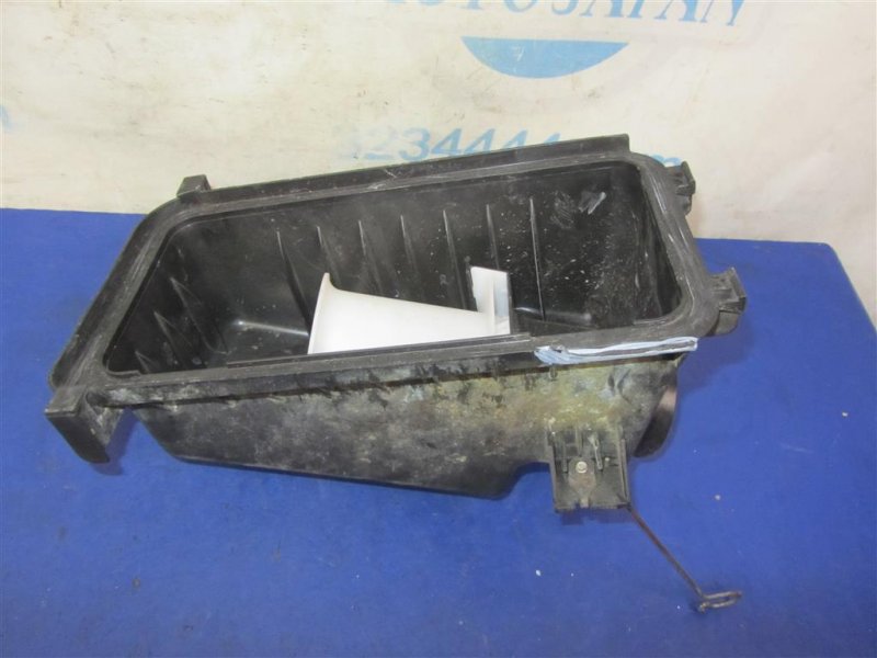 Крышка корпуса воздушного фильтра MATRIX 02-08 2002 ZZE132 1.8L 1ZZ-FE Крышка корпуса воздушного фильтра MATRIX 02-08 2002 ZZE132 1.8L 1ZZ-FE