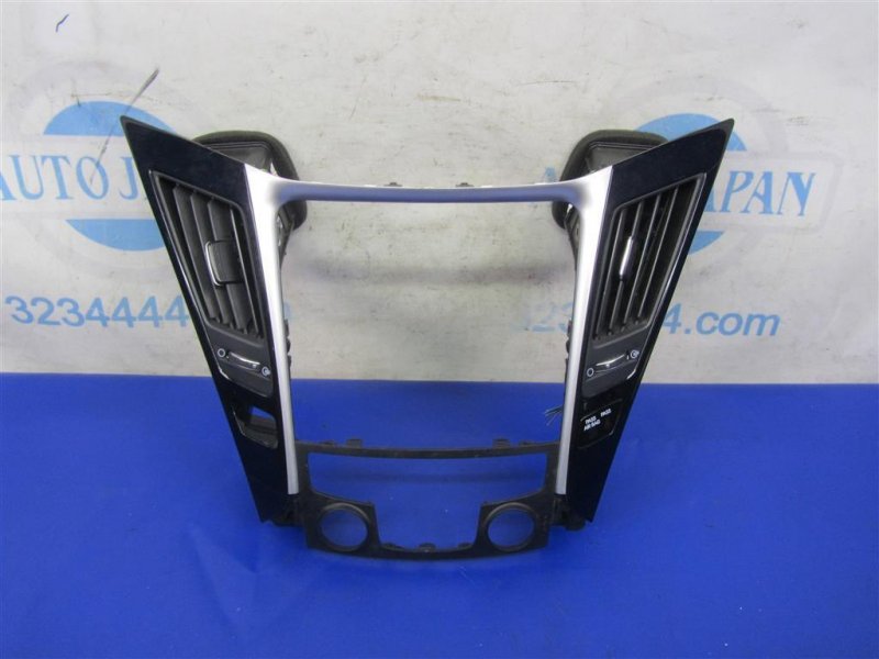 Накладка торпедо центр. HYUNDAI SONATA YF 10-14 84741-3Q650YHG Б/У