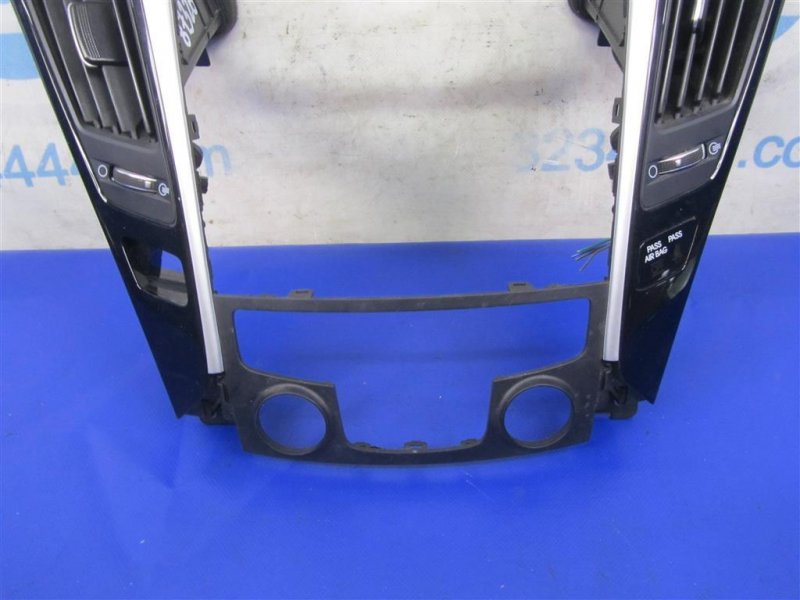 Накладка торпедо центр. SONATA YF 10-14