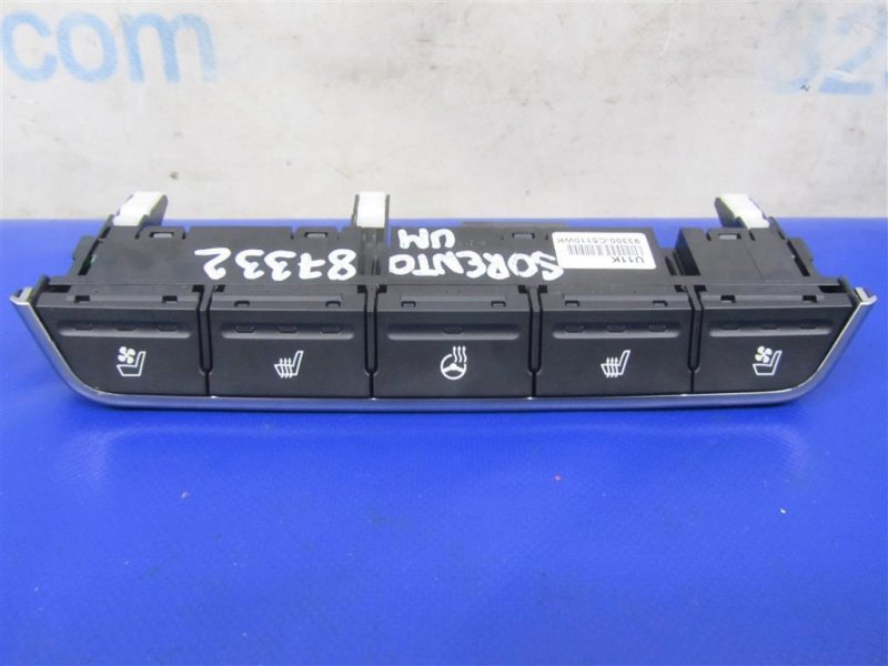 Кнопка обогрева сидений KIA SORENTO UM 14- 93300-C5110WK Б/У