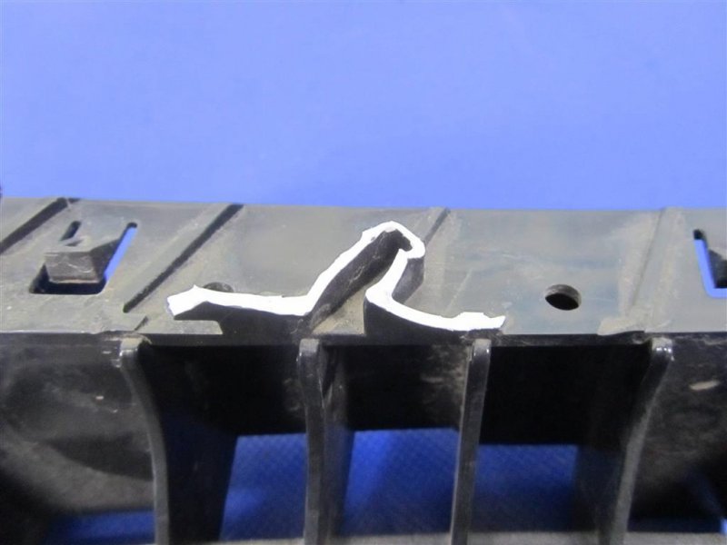 Кронштейн переднего бампера (под фарой) передний левый QX30 16-20