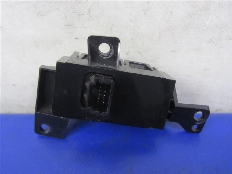 Кнопка открывания багажника внутренняя INFINITI Q50 15-20 Седан 3.0 VR30DDTT