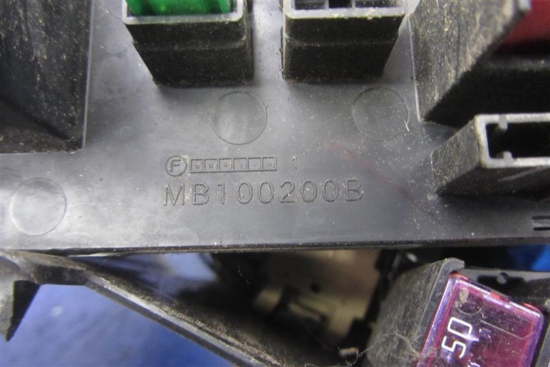 Блок предохранителей моторный отсек TRIBECA B10 07-13