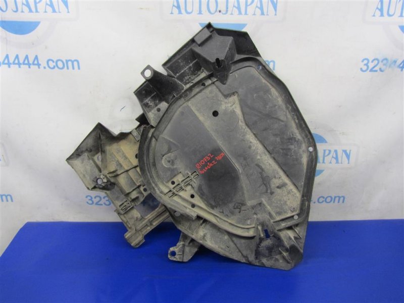 Запчасть защита днища задняя левая SUBARU FORESTER 12-19 2015 Внедорожник 2.5 42045SG060 Б/У Защита днища задняя левая SUBARU FORESTER 12-19 2015 Внедорожник 2.5 42045SG060 Б/У