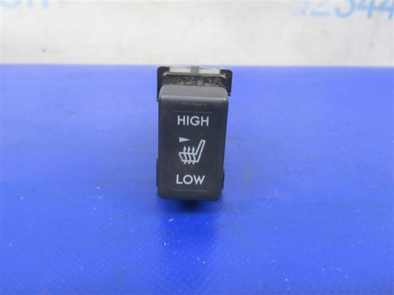 Кнопка обогрева сидений правая SUBARU FORESTER 12-19 2015 Внедорожник 2.5 83245SG000 Б/У