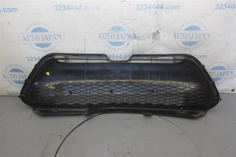 Решетка переднего бампера COROLLA E170 13-19