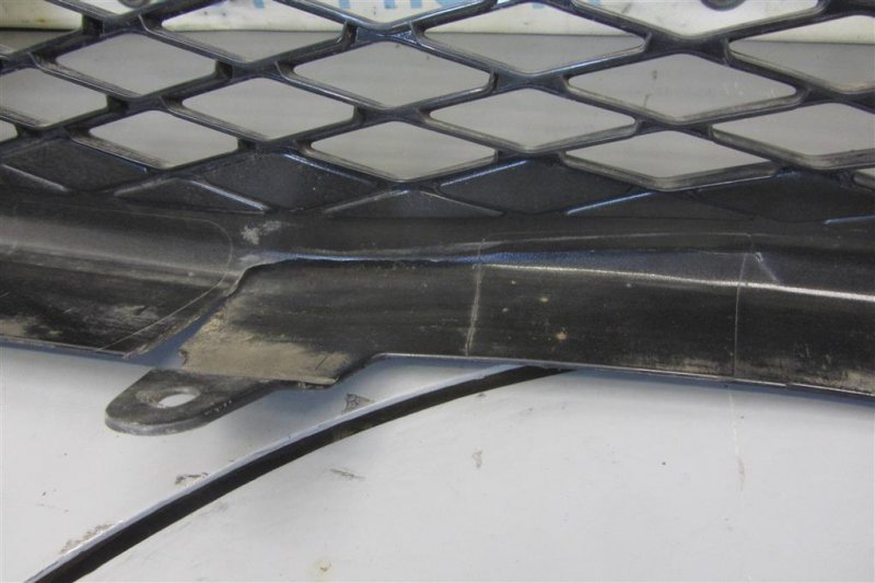 Решетка переднего бампера COROLLA E170 13-19