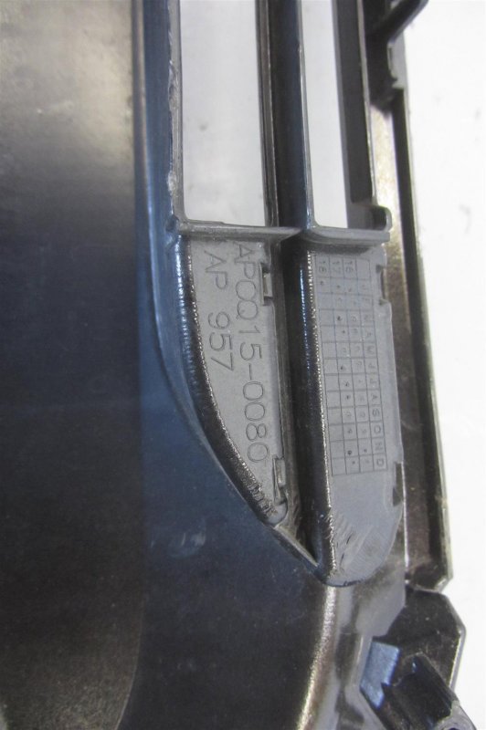 Решетка переднего бампера COROLLA E170 13-19