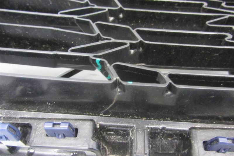 Решетка радиатора HIGHLANDER 2020-