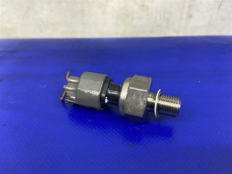Датчик давления топлива TOYOTA RAV4 00-05 89458-22010 Б/У