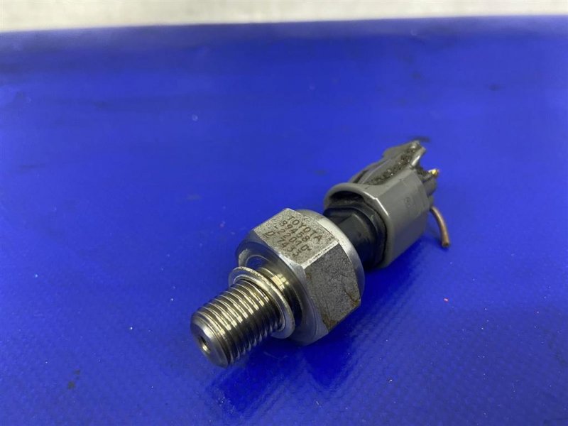 Датчик давления топлива TOYOTA RAV4 00-05 89458-22010 Б/У