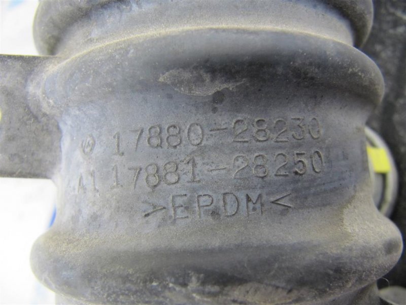 Патрубок воздушного фильтра TOYOTA CAMRY 40 06-11 Патрубок воздушного фильтра TOYOTA CAMRY 40 06-11