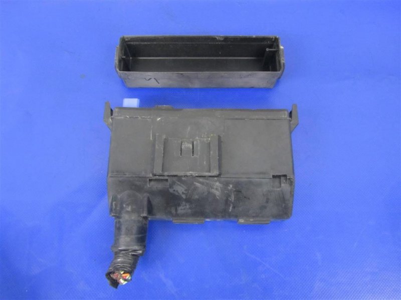 Блок предохранителей моторный отсек G25/G35/G37/Q40 06-14