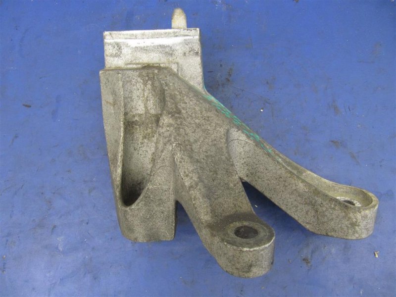 Кронштейн КПП левый 3 BL 09-13 2.0