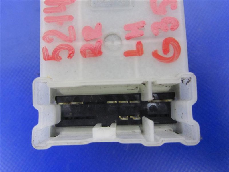 Кнопка стеклоподъемника задняя G25/G35/G37/Q40 06-14