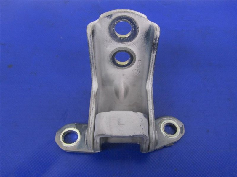 Петля двери верхняя передняя правая INFINITI G25/G35/G37/Q40 06-14 Петля двери верхняя передняя правая INFINITI G25/G35/G37/Q40 06-14