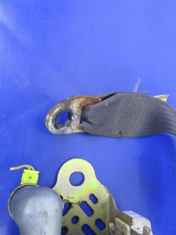 Ремень безопасности передний правый TOYOTA MATRIX 02-08 ZZE132 1.8L 1ZZ-FE