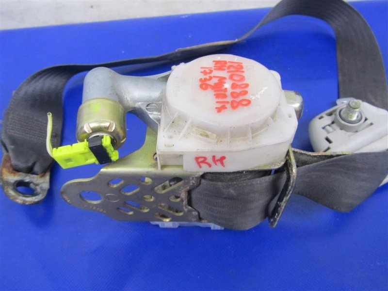 Ремень безопасности передний правый MATRIX 02-08 2002 ZZE132 1.8L 1ZZ-FE