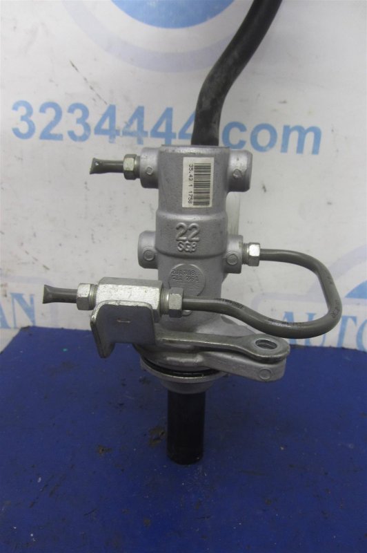 Главный тормозной цилиндр SIENNA 11-16 2012 GSL30 3.5 2GR-FE
