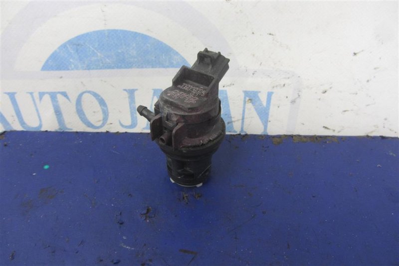 Запчасть насос омывателя стекла TOYOTA SIENNA 11-16 2012 GSL30 3.5 2GR-FE 85340-AE010 Б/У Насос омывателя стекла TOYOTA SIENNA 11-16 2012 GSL30 3.5 2GR-FE 85340-AE010 Б/У