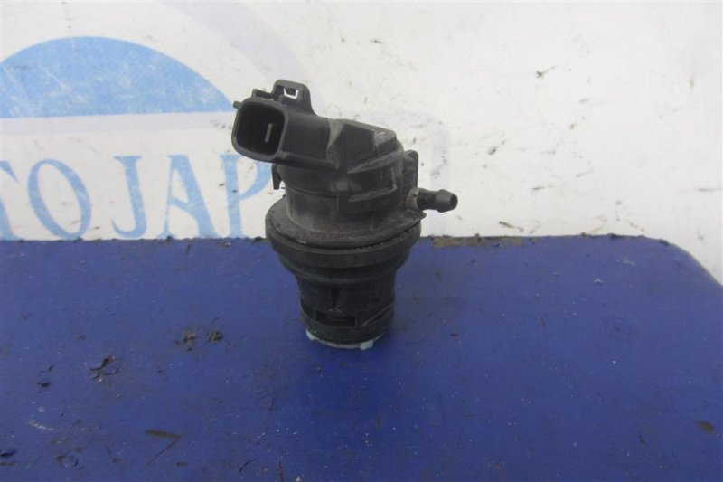 Насос омывателя стекла SIENNA 11-16 2012 GSL30 3.5 2GR-FE Насос омывателя стекла SIENNA 11-16 2012 GSL30 3.5 2GR-FE