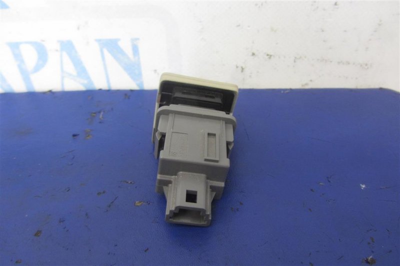 Кнопка аварийной сигнализации TOYOTA SIENNA 11-16 GSL30 3.5 2GR-FE