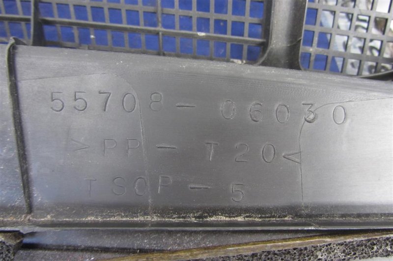 Пластик под лобовое стекло / Жабо CAMRY 30 02-06