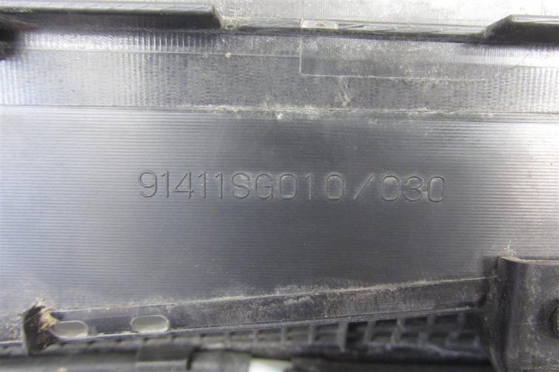 Пластик под лобовое стекло / Жабо FORESTER 12-19